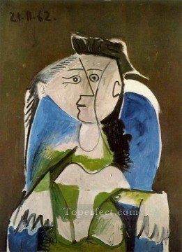 パブロ・ピカソ Painting - 青い肘掛け椅子に座る女性 3 1962 年キュビスト パブロ・ピカソ